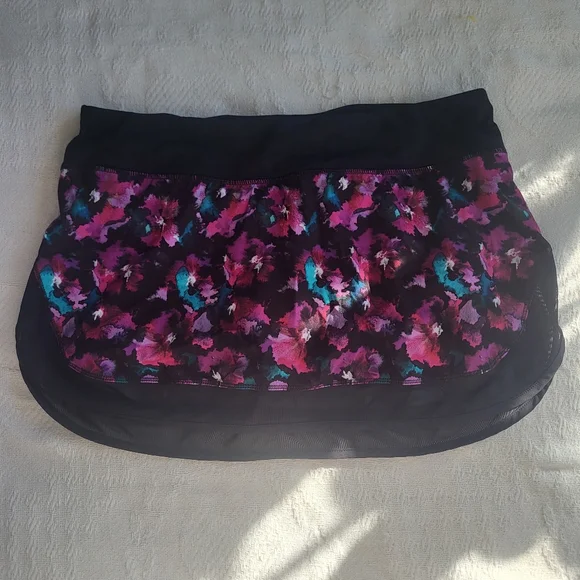 Lululemon Hotty Hot Skirt 11 Midnight Bloom Black Deep Fuscia Sz 10 - Picture 3 of 8